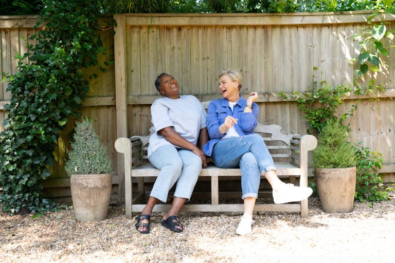 2 woman sitting on a bench